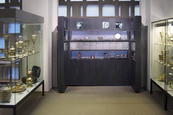 Ausstellungswand zum Thema Silber für die Museumspädagogik