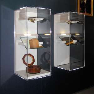 Chronometervitrinen mit Beleuchtung und Spiegel